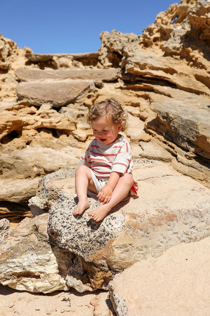 【GROWN】Knitted Terry Striped Tee Dune/Rosso Tシャツ 12-18m,18-24m,2-3y,3-4y  | Coucoubebe/ククベベ