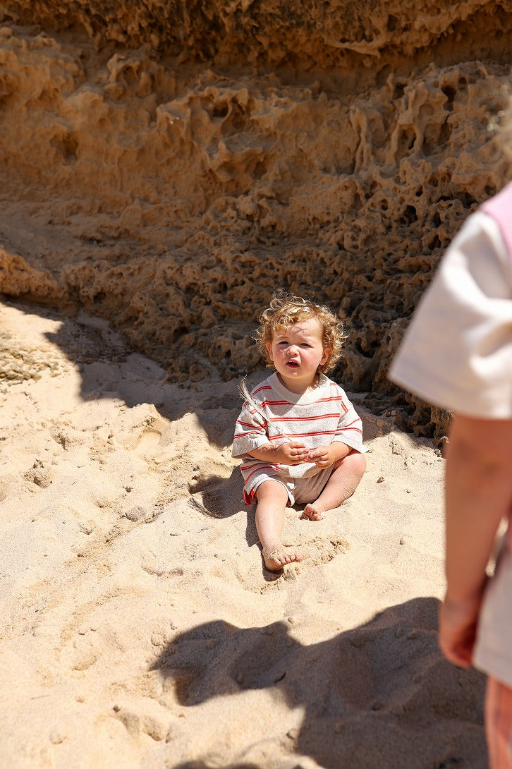 【GROWN】Knitted Terry Striped Tee Dune/Rosso Tシャツ 12-18m,18-24m,2-3y,3-4y  | Coucoubebe/ククベベ