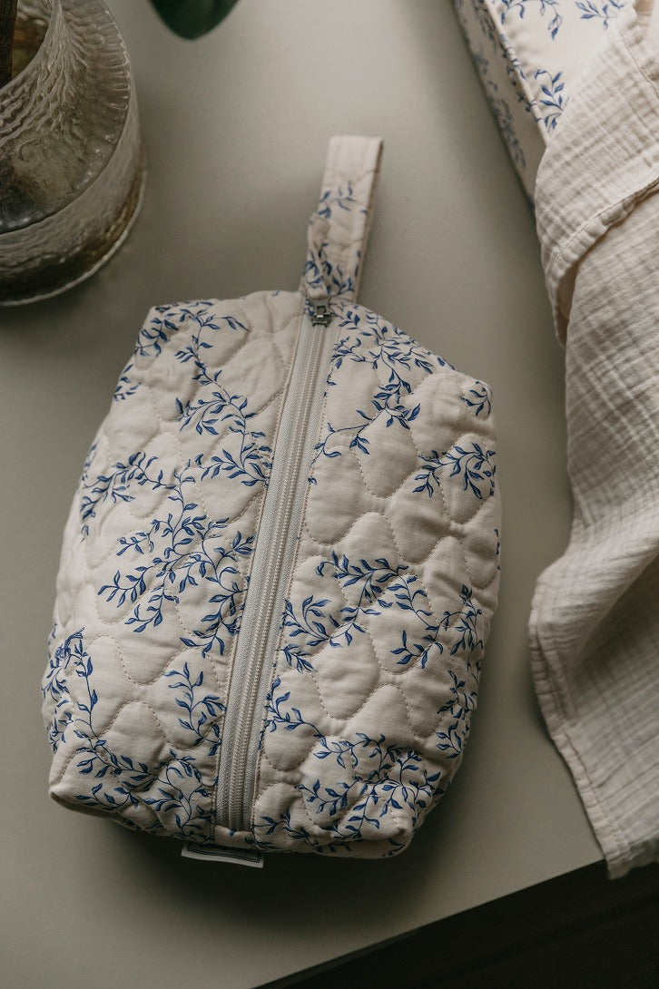 【garbo&friends】Jardim Satin Quilted Toiletry Bag Small キルティングトイレタリーバッグ  | Coucoubebe/ククベベ