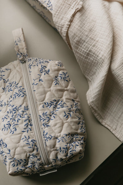 【garbo&friends】Jardim Satin Quilted Toiletry Bag Small キルティングトイレタリーバッグ（Sub Image-3） | Coucoubebe/ククベベ