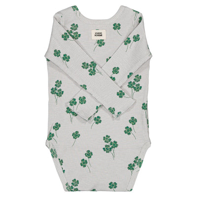 【STUDIO BOHEME】【9月上旬発送】HOHO BODYSUIT GREY/CLOVERS ロンパース 3m,6m（Sub Image-2） | Coucoubebe/ククベベ