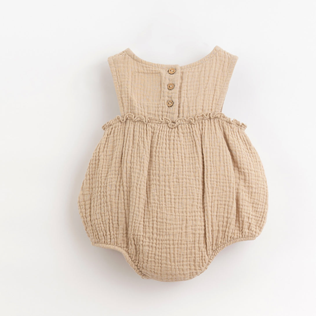【PLAY UP】【40％off】Woven jumpsuit with a frill on the chest　フリル付きロンパース　9m,12m  | Coucoubebe/ククベベ