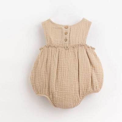 【PLAY UP】【40％off】Woven jumpsuit with a frill on the chest　フリル付きロンパース　9m,12m（Sub Image-2） | Coucoubebe/ククベベ