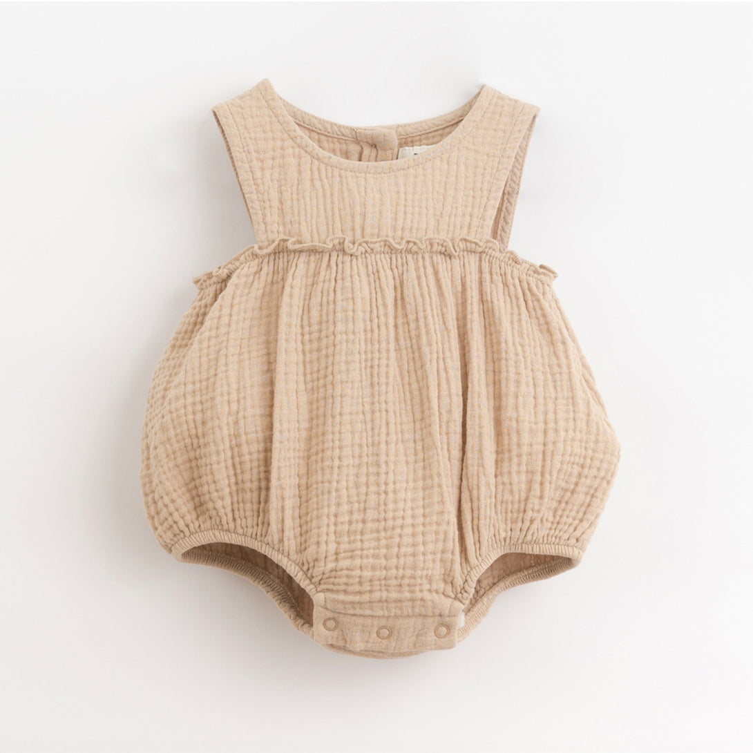 【PLAY UP】【40％off】Woven jumpsuit with a frill on the chest　フリル付きロンパース　9m,12m  | Coucoubebe/ククベベ
