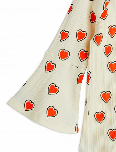 【mini rodini】Outlined hearts aop trumpet sleeve top Offwhite Tシャツ 80/86,92/98,104/110（Sub Image-3） | Coucoubebe/ククベベ