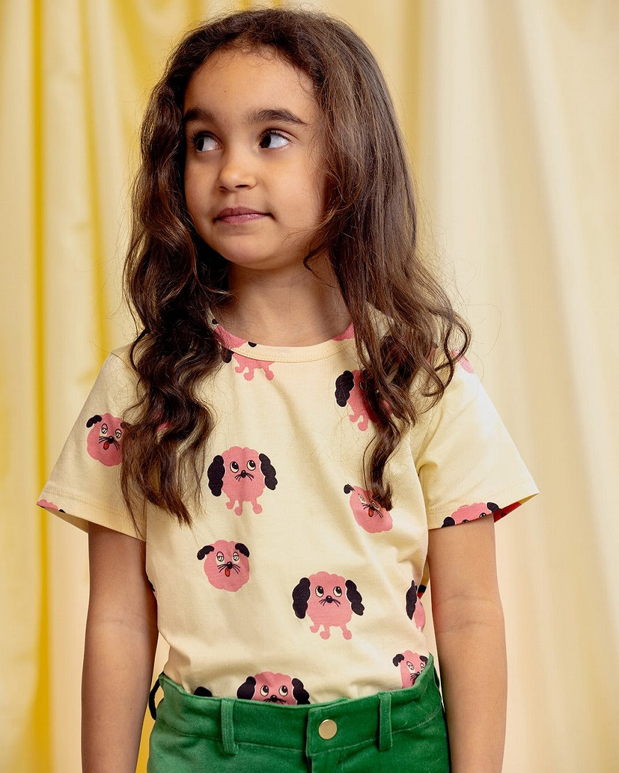 【mini rodini】Doggies aop ss tee Yellow 半袖Tシャツ 68/74,80/86,92/98,104/110,116/122  | Coucoubebe/ククベベ