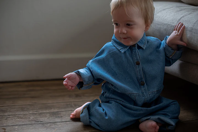 【THE SIMPLE FOLK】The Denim Boiler Suit light denim ボイラースーツ 18-24m,2-3y,3-4y,4-5y（Sub Image-11） | Coucoubebe/ククベベ