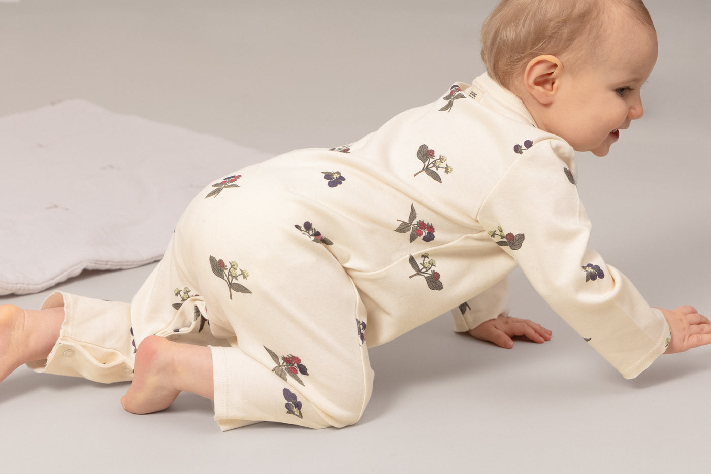 【STUDIO BOHEME】【9月上旬発送】BEN JUMPSUIT ECRU/BLACKBERRIES ロンパース 6m,12m,18m  | Coucoubebe/ククベベ