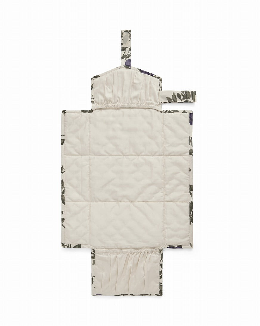 【garbo&friends】Satin Quilted Change To Go Plum オムツ替えシート  | Coucoubebe/ククベベ