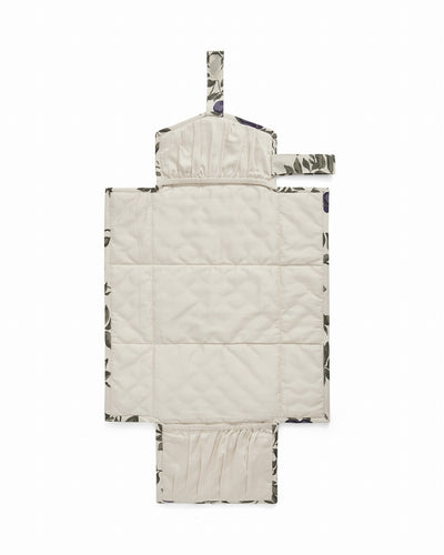 【garbo&friends】Satin Quilted Change To Go Plum オムツ替えシート（Sub Image-2） | Coucoubebe/ククベベ