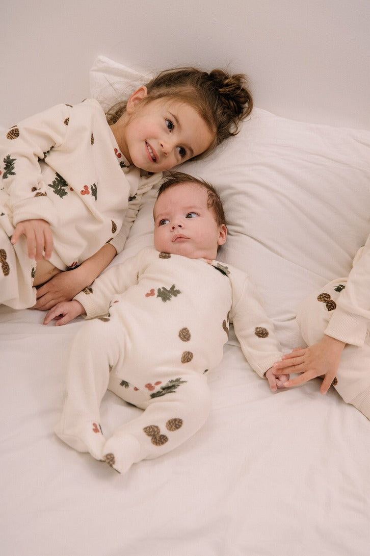 【STUDIO BOHEME】CHUBBY POLAR PYJAMA ECRU-PINE BRANCHES パジャマ 3m,6m,12m  | Coucoubebe/ククベベ