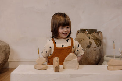 【organic zoo】Terracotta Terry Cropped Dungarees ダンガリー 1-2Y,2-3Y,3-4Y（Sub Image-9） | Coucoubebe/ククベベ