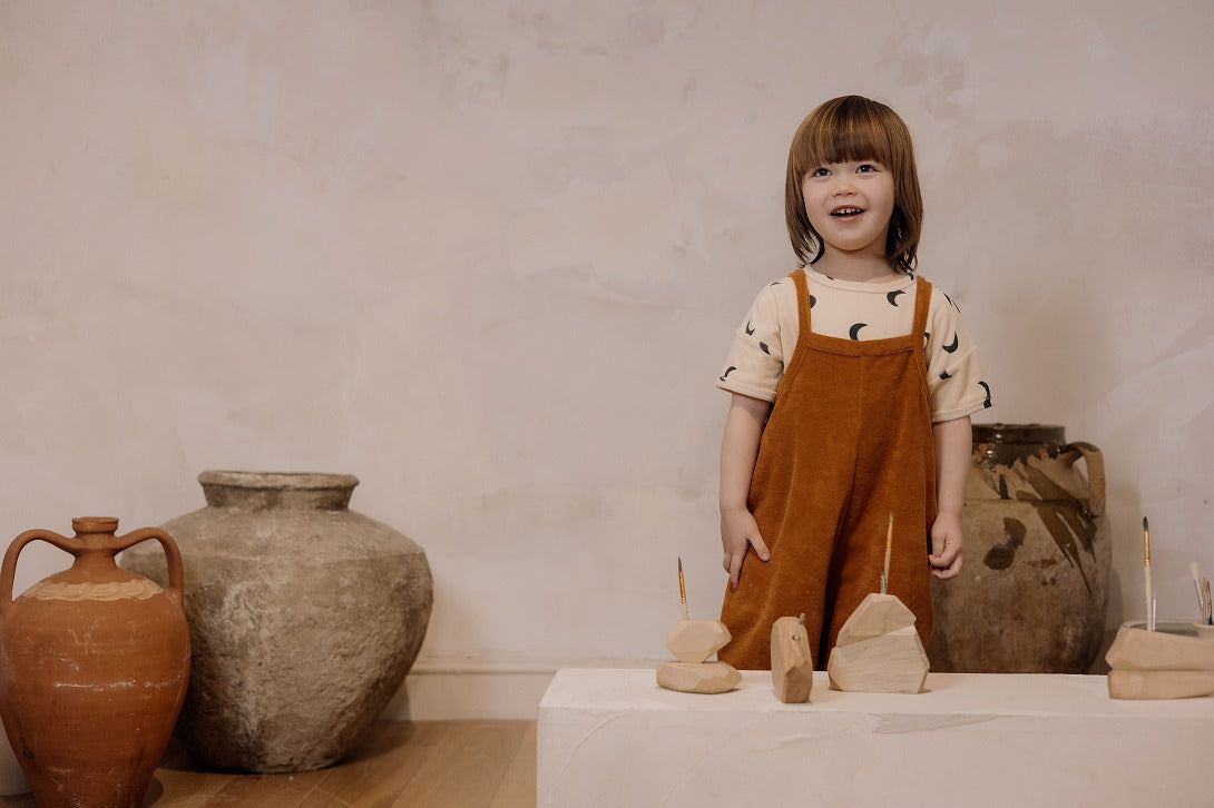 【organic zoo】Terracotta Terry Cropped Dungarees ダンガリー 1-2Y,2-3Y,3-4Y  | Coucoubebe/ククベベ