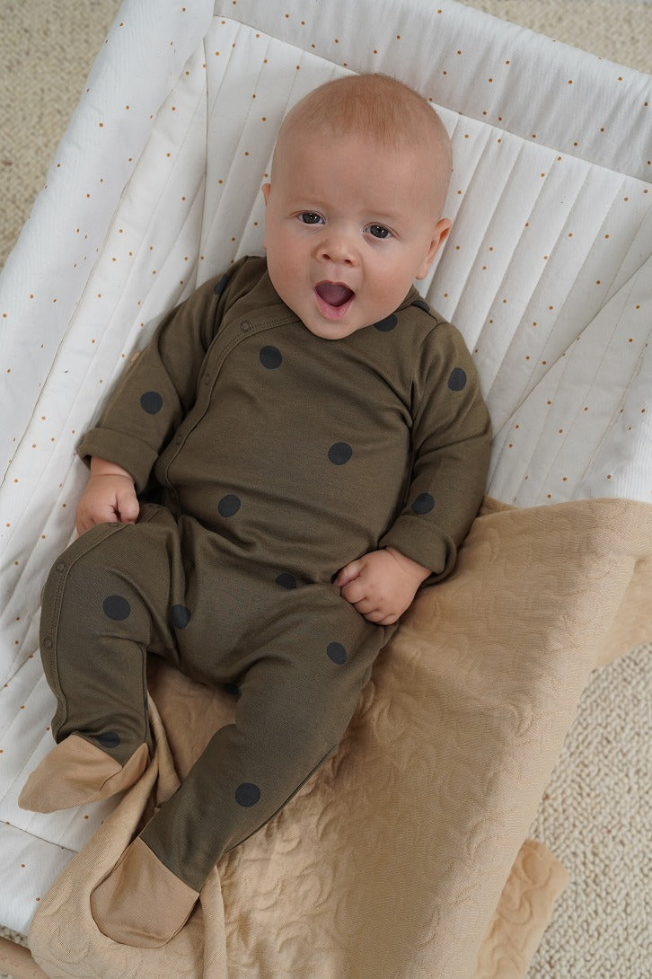 【organic zoo】Olive Dots Suit w/ contrast feet ロンパース 0-3M  | Coucoubebe/ククベベ