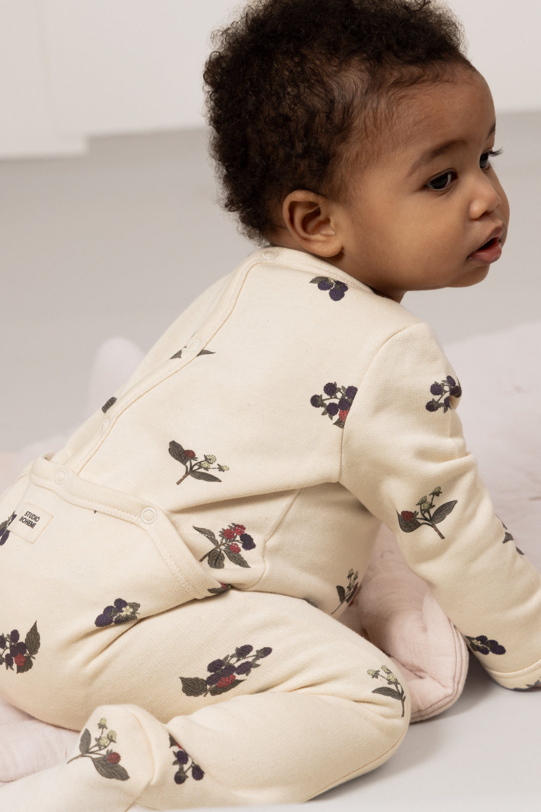【STUDIO BOHEME】【9月上旬発送】CHUBBY PYJAMAS ECRU/BLACKBERRIES ロンパース 3m,6m  | Coucoubebe/ククベベ