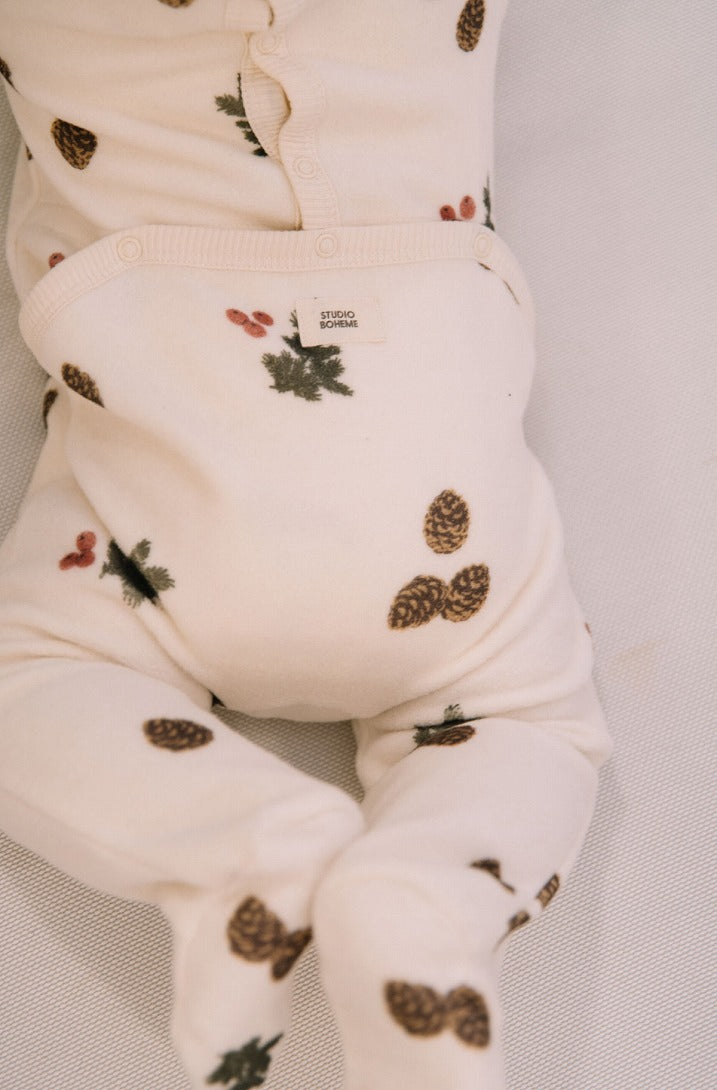 【STUDIO BOHEME】CHUBBY POLAR PYJAMA ECRU-PINE BRANCHES パジャマ 3m,6m,12m  | Coucoubebe/ククベベ