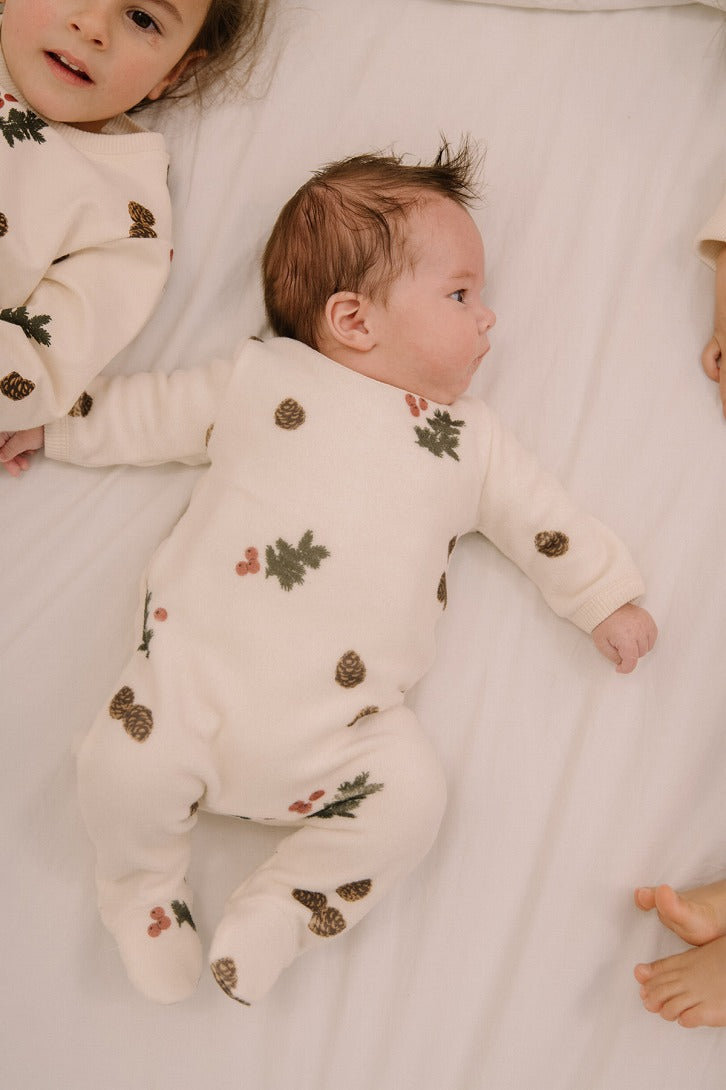 【STUDIO BOHEME】CHUBBY POLAR PYJAMA ECRU-PINE BRANCHES パジャマ 3m,6m,12m  | Coucoubebe/ククベベ