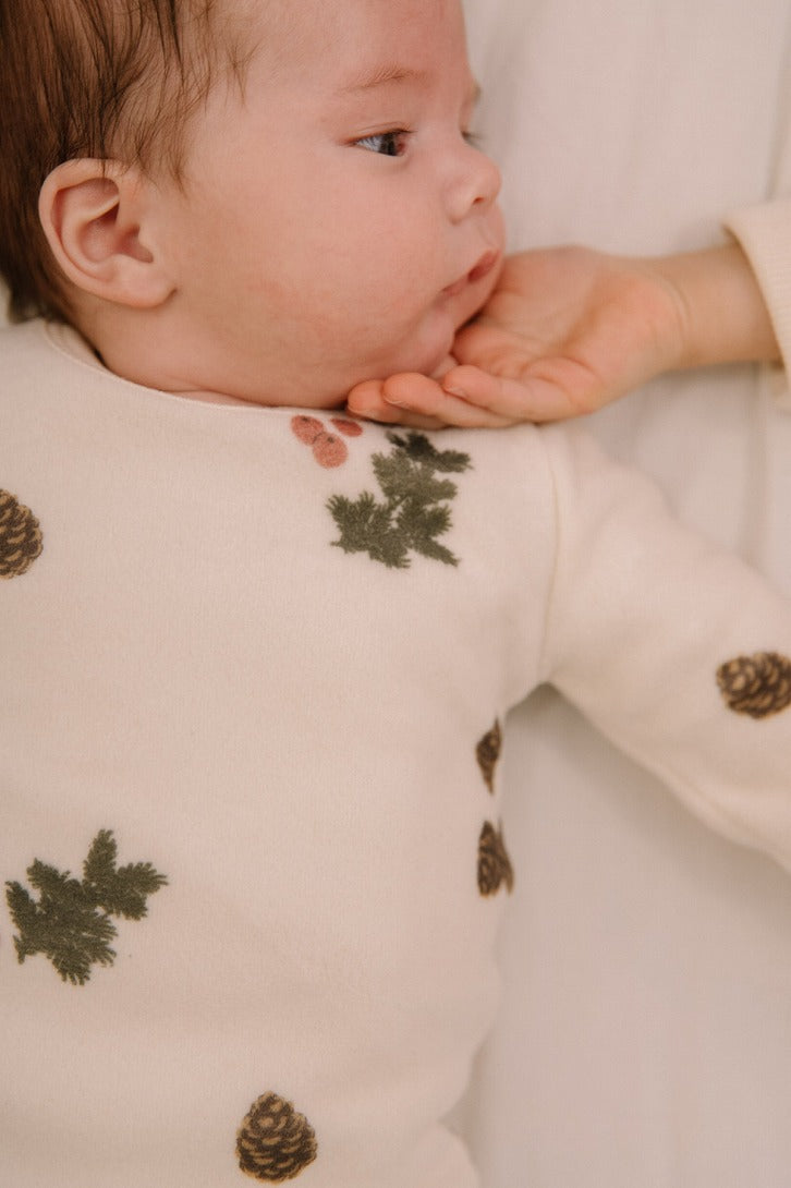 【STUDIO BOHEME】CHUBBY POLAR PYJAMA ECRU-PINE BRANCHES パジャマ 3m,6m,12m  | Coucoubebe/ククベベ