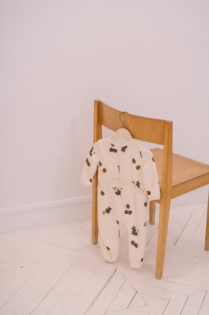 【STUDIO BOHEME】CHUBBY POLAR PYJAMA ECRU-PINE BRANCHES パジャマ 3m,6m,12m  | Coucoubebe/ククベベ