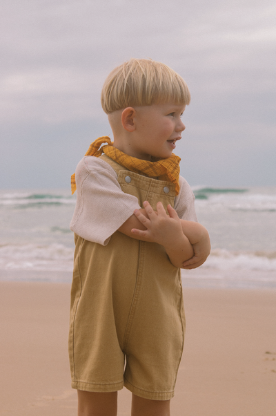 【GROWN】Organic Everyday Twill Short Overalls Mustard オーバーオール 6-12m,12-18m,18-24m,2-3y,3-4y（Sub Image-7） | Coucoubebe/ククベベ