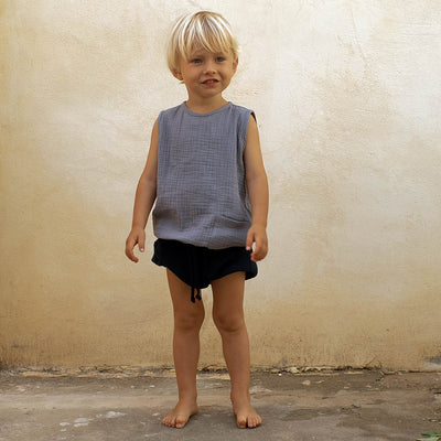 【Coucoubébé-baby】【50％off】Popelin Greyish-blue organic shirt with cutaway sleeve Mod.3.6　ポペリン　カッタウェイスリーブシャツ　グレイッシュブルー（Sub Image-3） | Coucoubebe/ククベベ