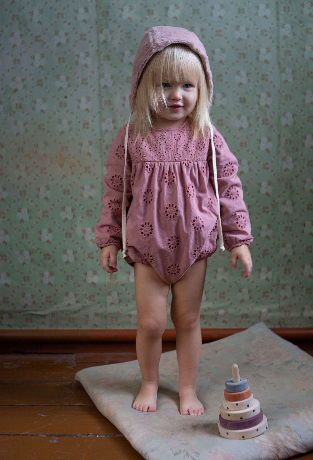 【Coucoubébé-baby】【40％off】Popelin  /  Pink organic fabric romper suit with Swiss embroidery　スイス刺繍長袖ロンパース  | Coucoubebe/ククベベ
